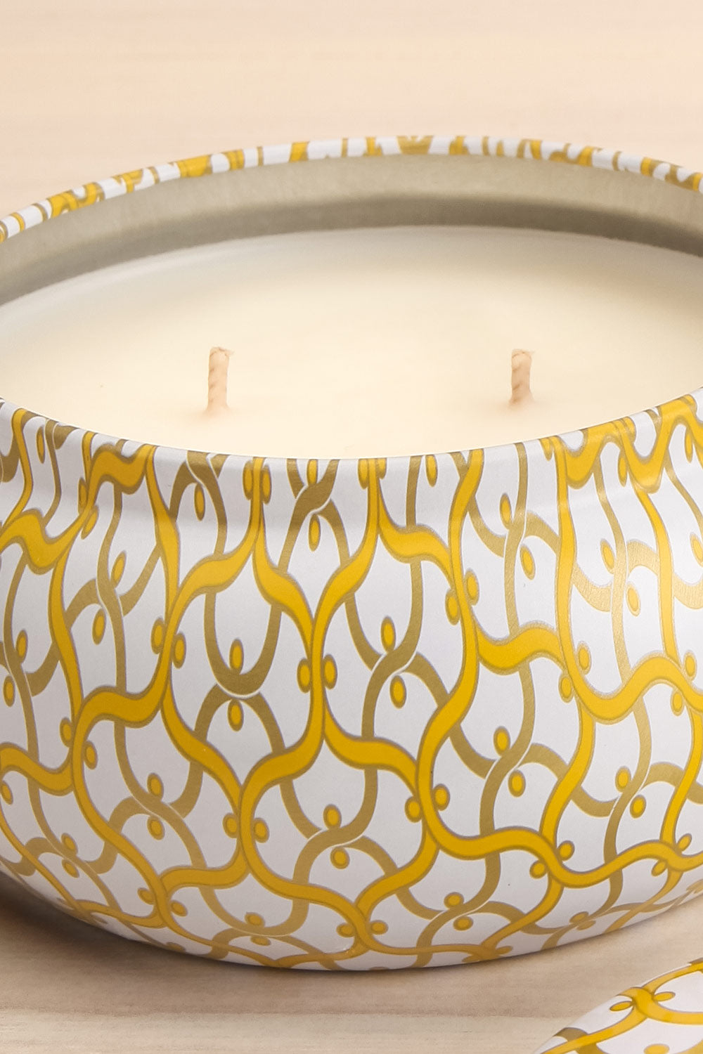 Maison Tin Candle Elysian Garden | La petite garçonne open close-up