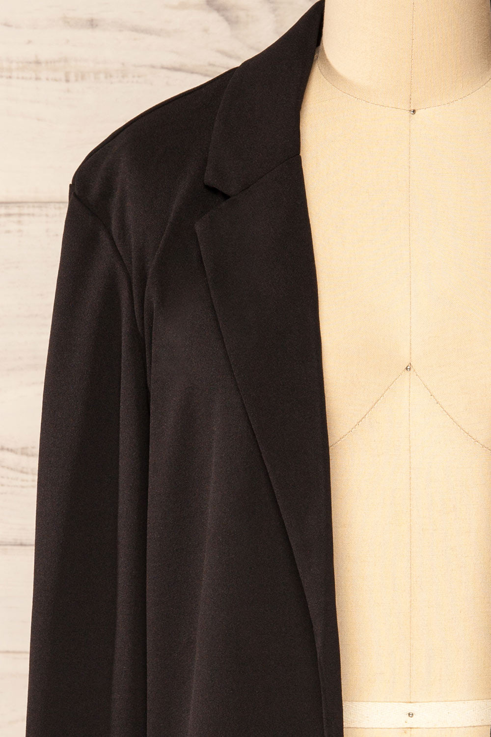 Engla Black Long Classic Blazer | La petite garçonne front close-up