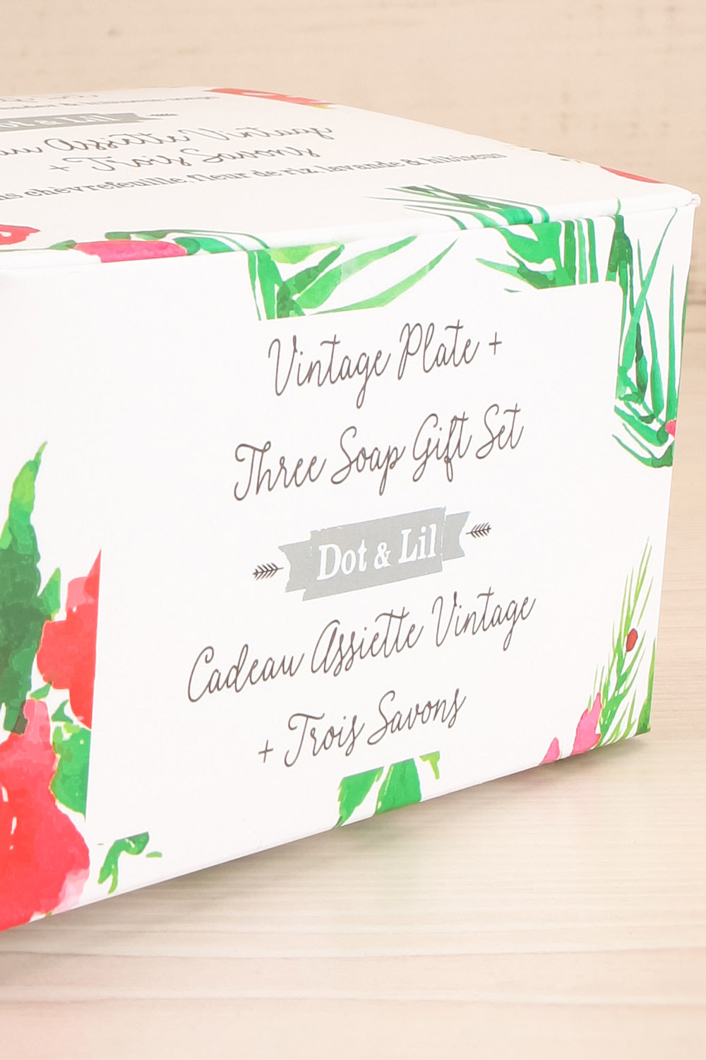Ensemble Cadeau 3 Savons et Assiette Vintage | La petite garçonne box close-up