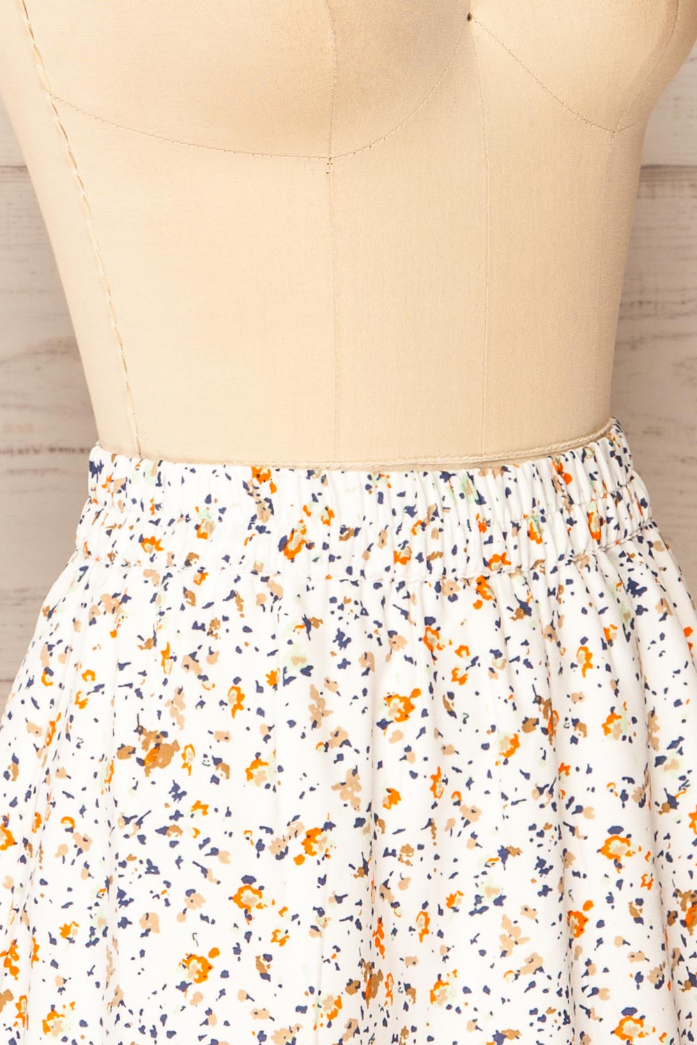Estoril Patterned Short Skirt With Elastic Waist | La petite garçonne side close-up