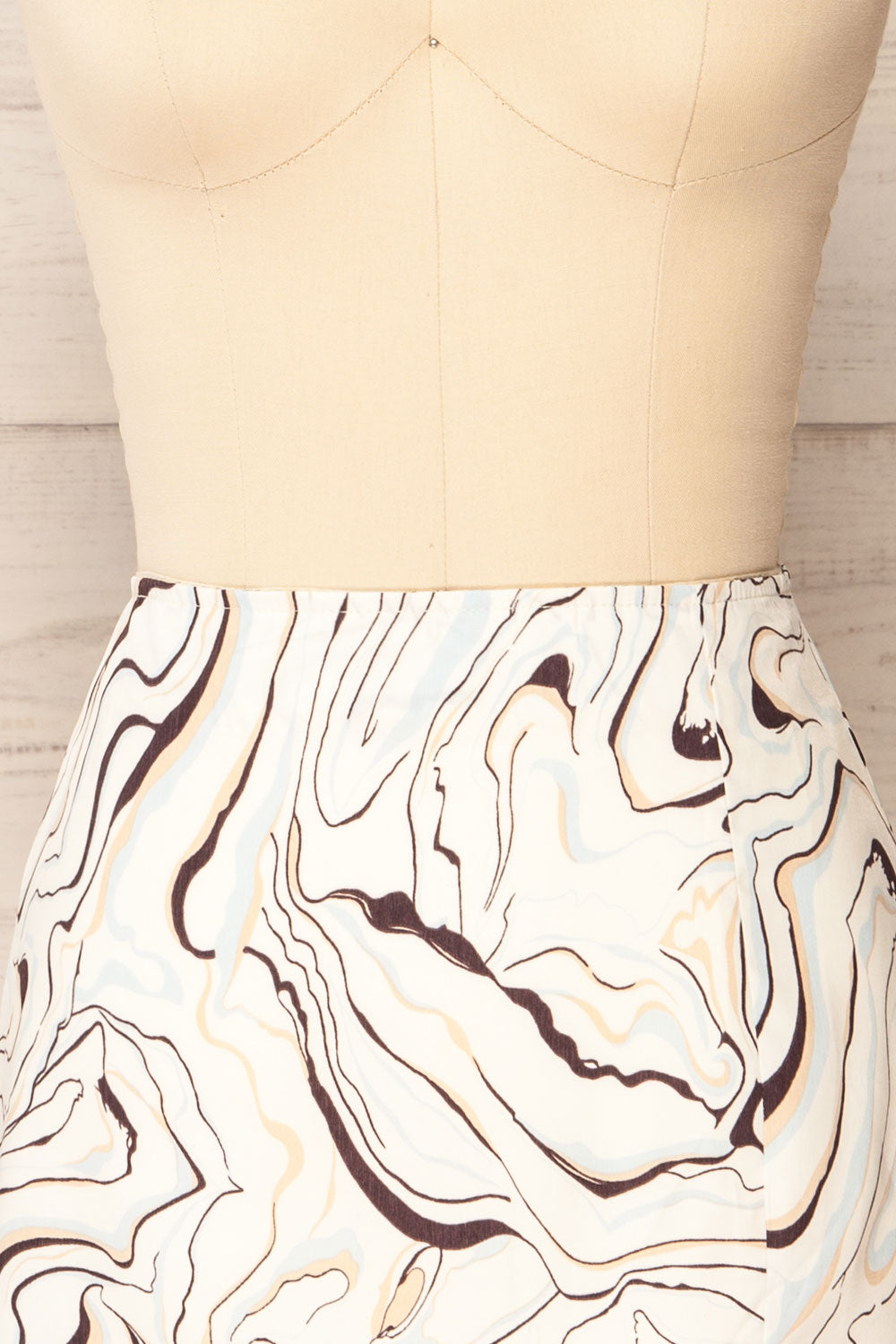 Everdeen | Marbled Short Skirt La petite garçonne front close-up