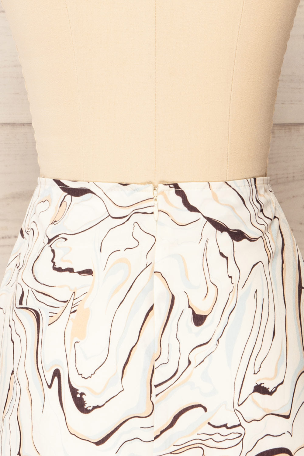 Everdeen | Marbled Short Skirt La petite garçonne back close-up