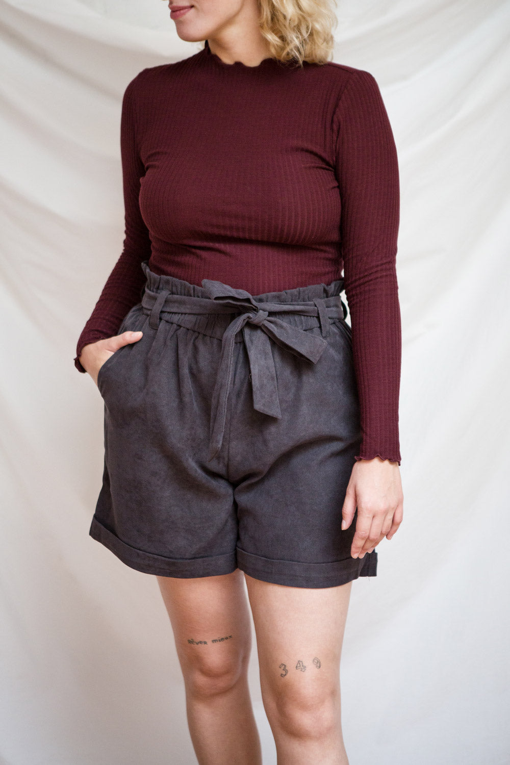 Loumalou Charcoal High-Waisted Corduroy Shorts | La petite garçonne model