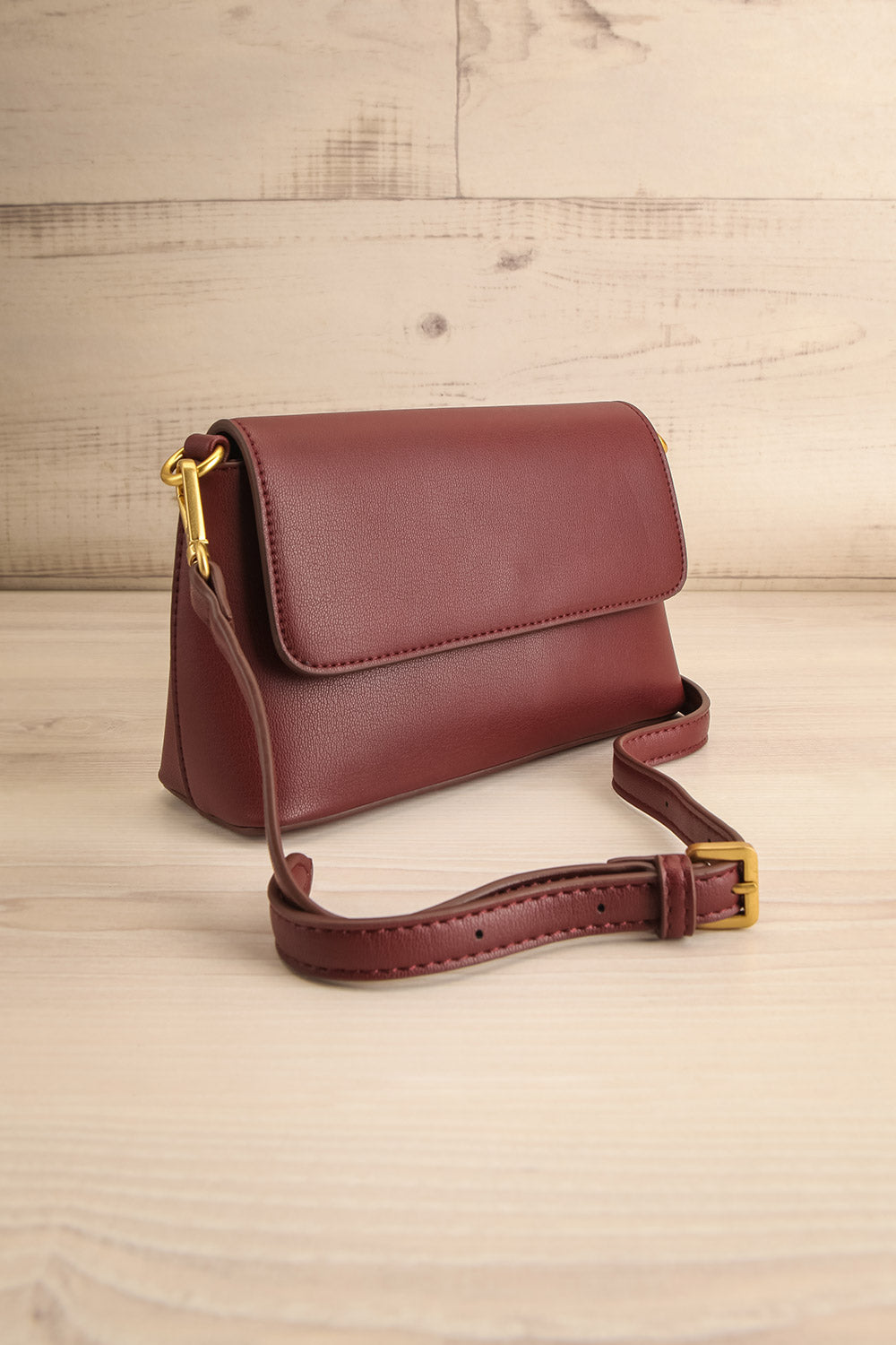 Faiwer Burgundy Shoulder Bag w/ Removable Strap | La petite garçonne side view