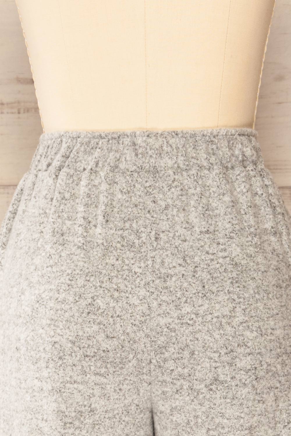 Falkekeilen High-Waisted Soft Pants | La petite garçonne back close-up