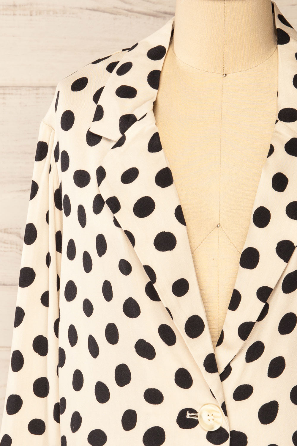 Falkfjorden Beige Blazer w/ Black Polka Dots | La petite garçonne front close-up