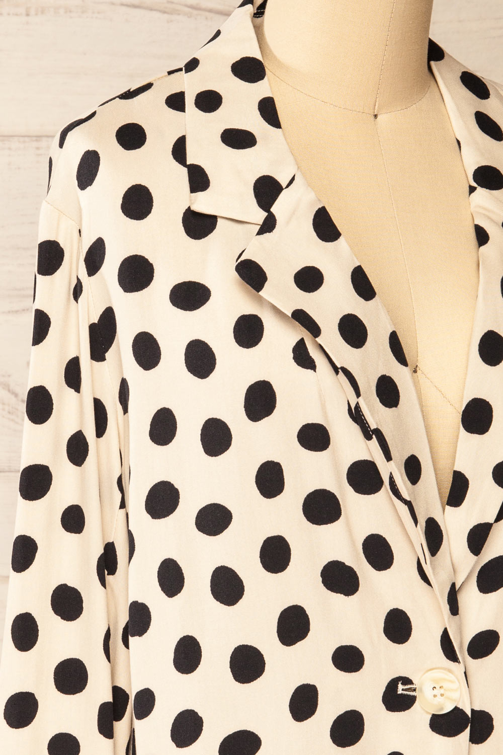 Falkfjorden Beige Blazer w/ Black Polka Dots | La petite garçonne side close-up