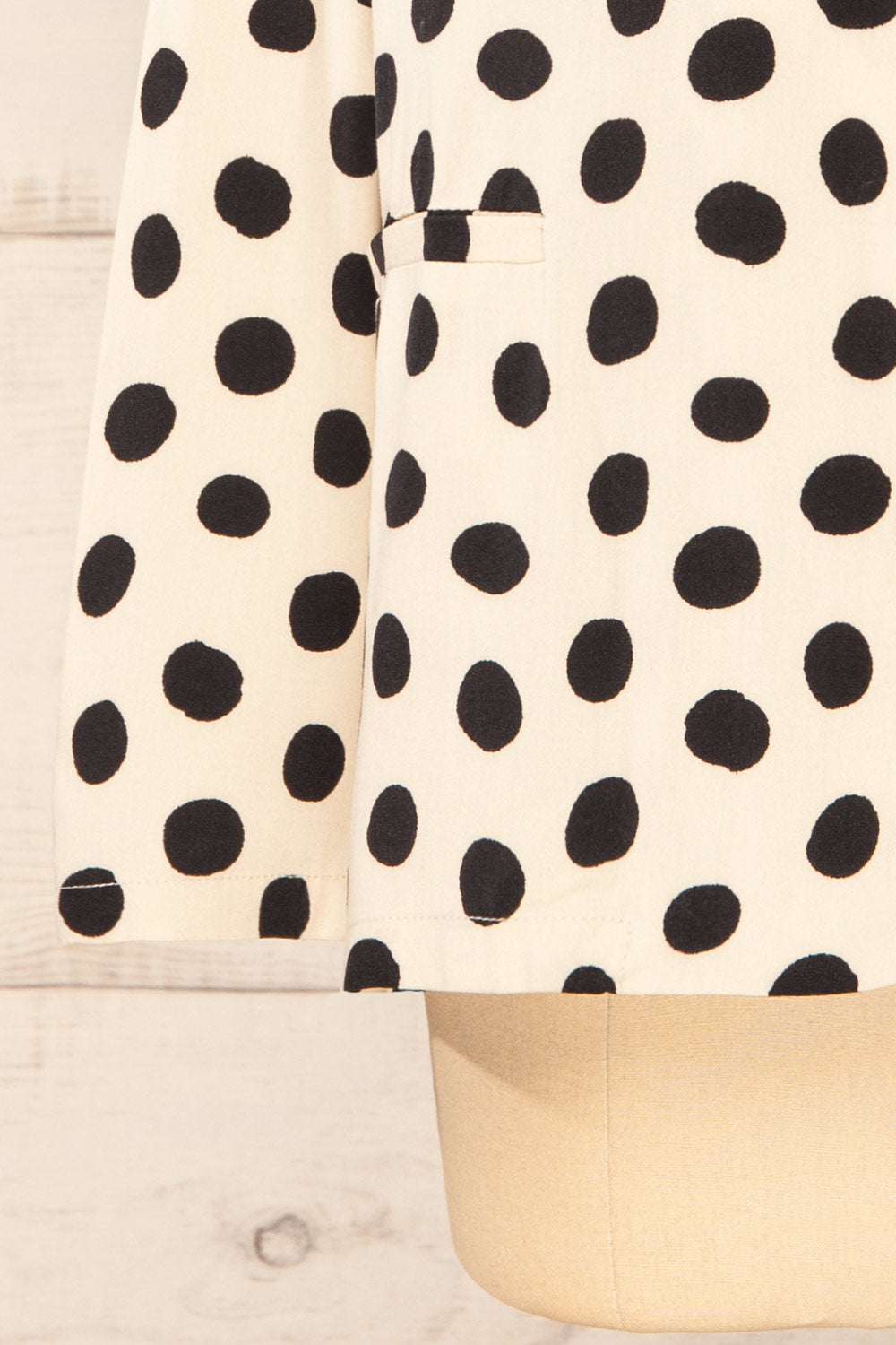 Falkfjorden Beige Blazer w/ Black Polka Dots | La petite garçonne sleeve