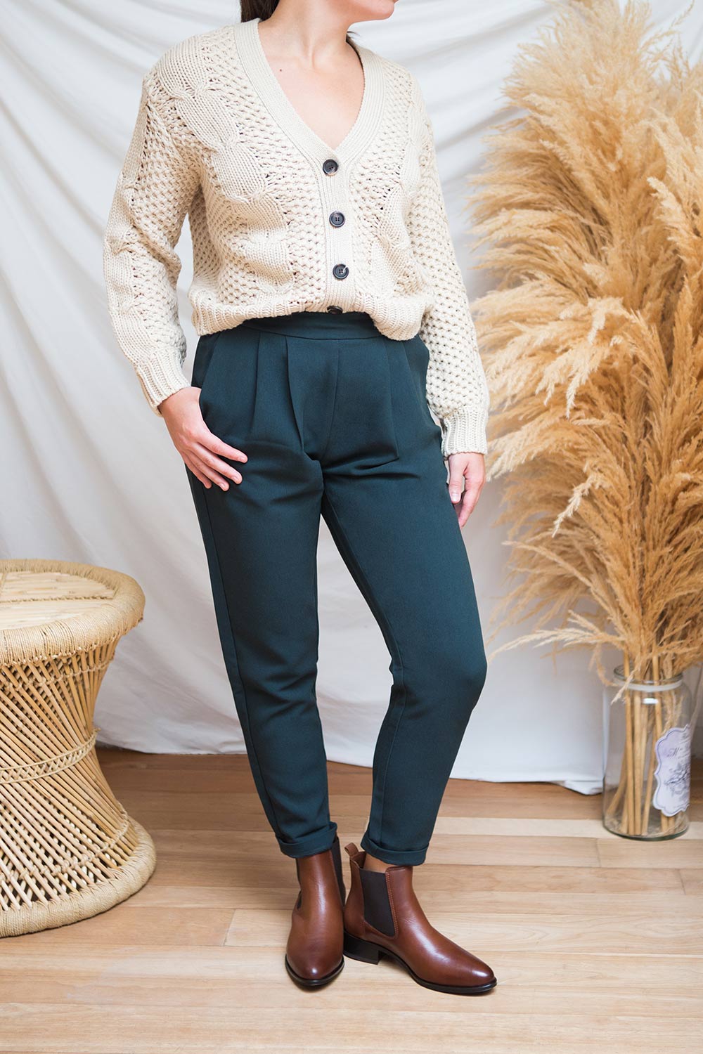 Falvik Beige Cropped Button-Up Cardigan | La petite garçonne on model