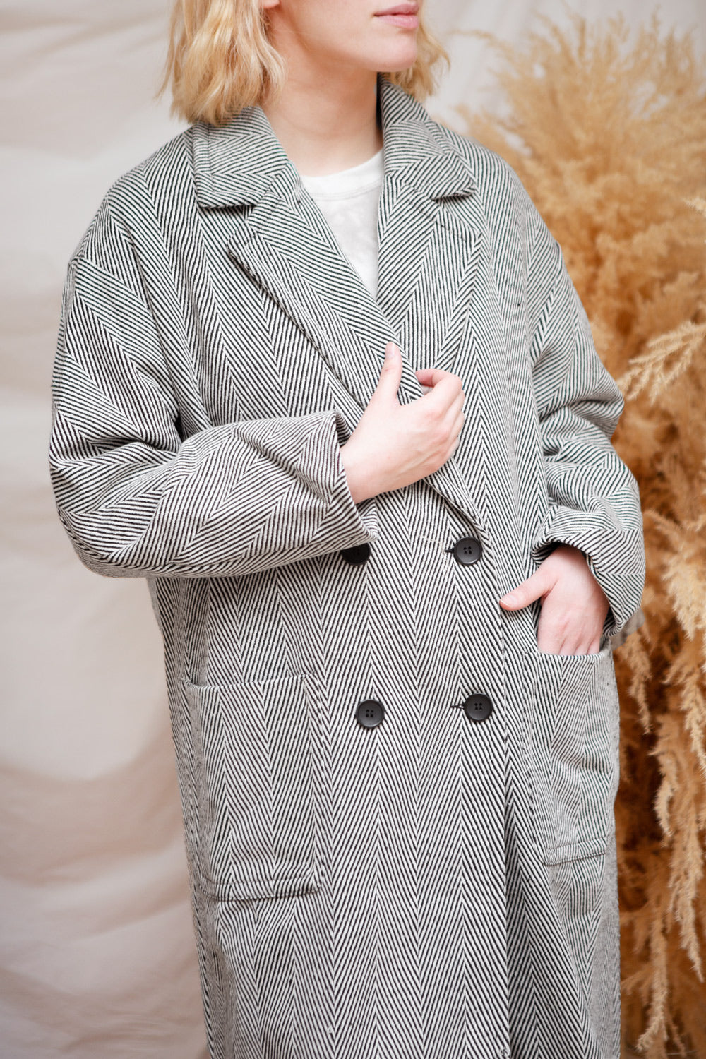 Fanghol Black Double-Breasted Felt Coat | La petite garçonne model