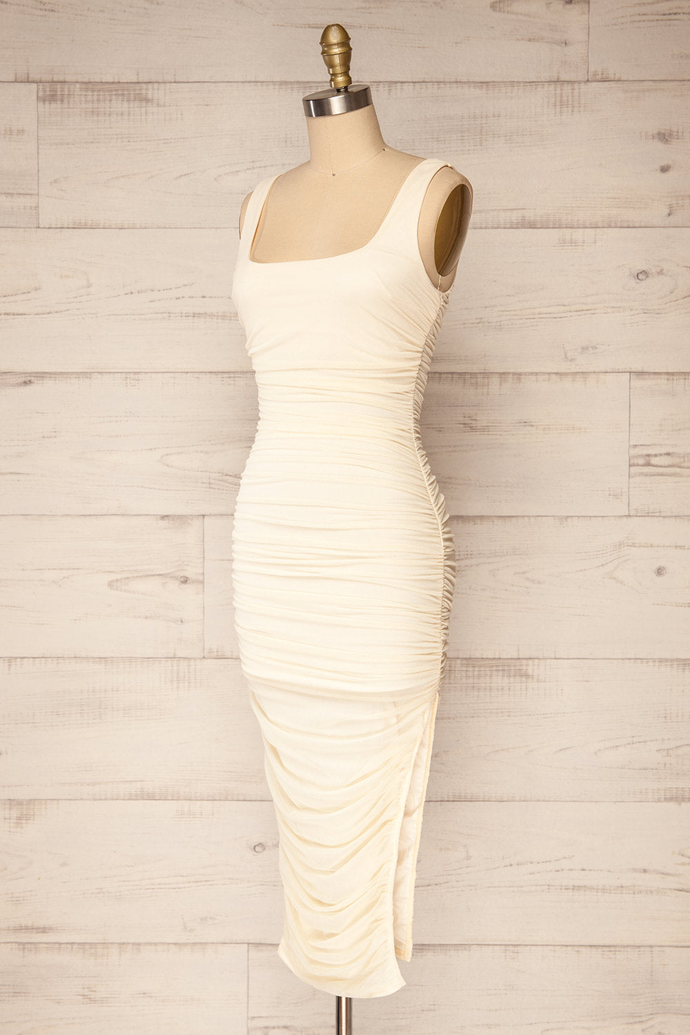 Fecho Ivory Fitted Ruched Midi Dress | La petite garçonne side view
