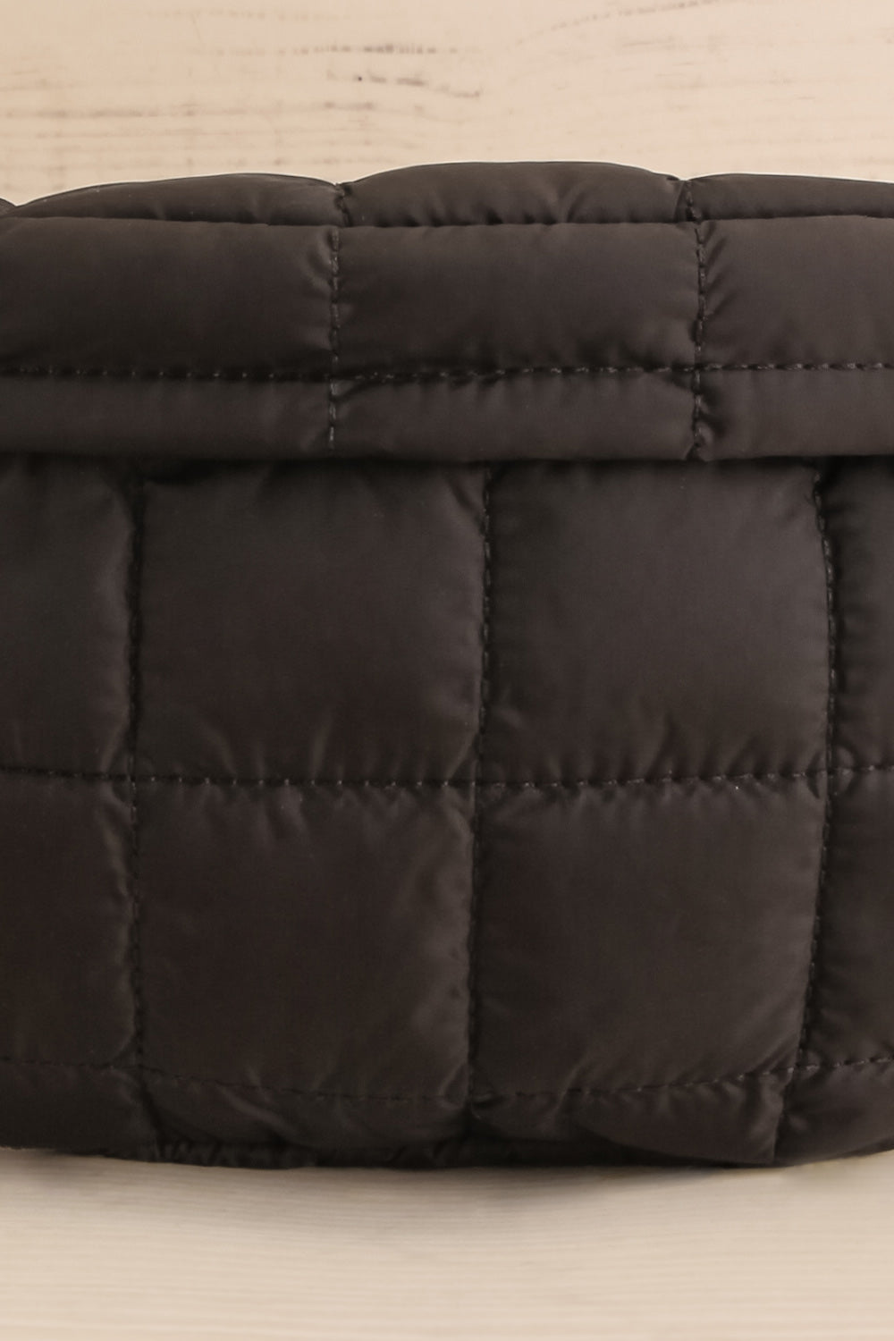 Filippa Black Quilted Fanny Pack | La petite garçonne texture