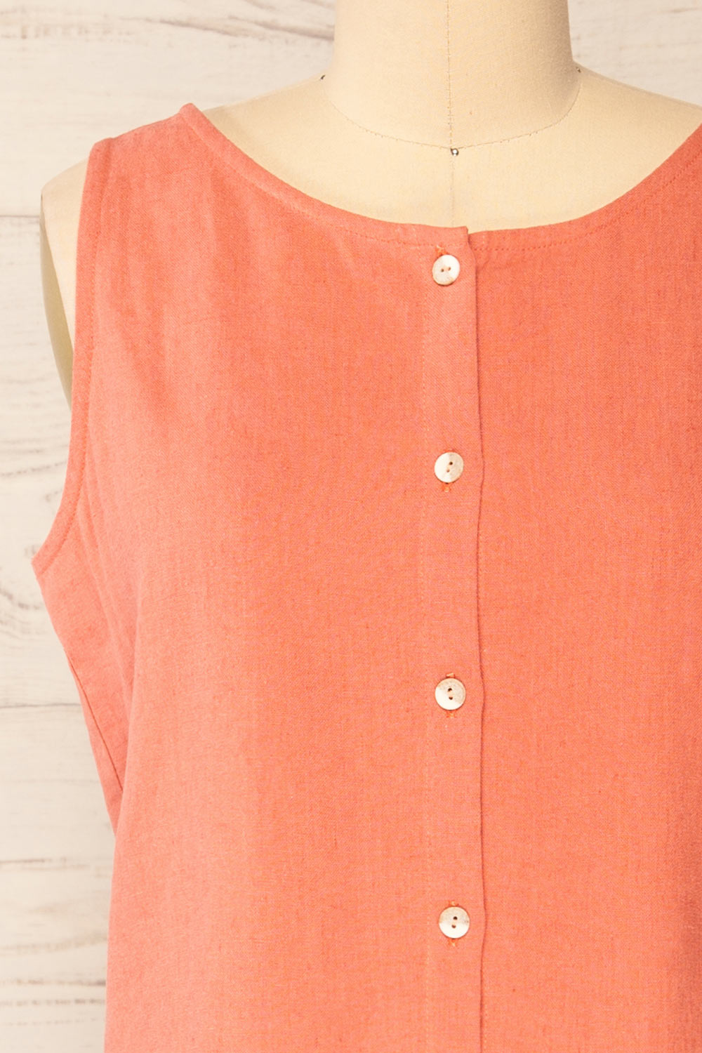 Fiordi Coral Large Straps Button-Up Tank Top | La petite garçonne front close-up