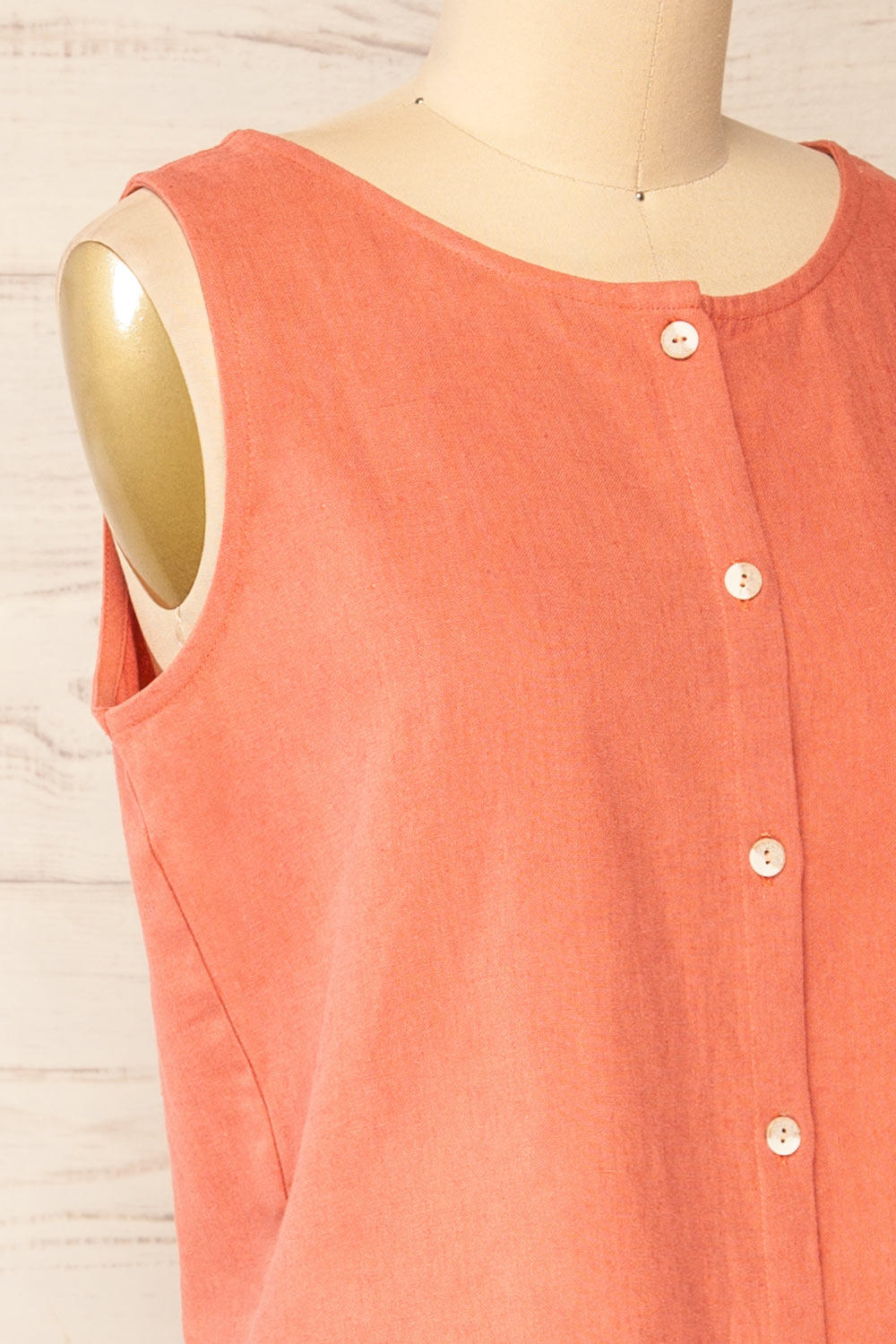 Fiordi Coral Large Straps Button-Up Tank Top | La petite garçonne side close-up
