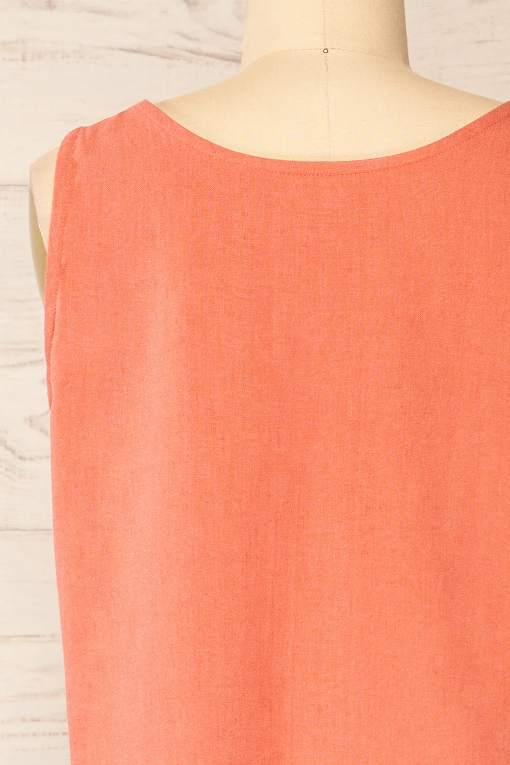 Fiordi Coral Large Straps Button-Up Tank Top | La petite garçonne back close-up