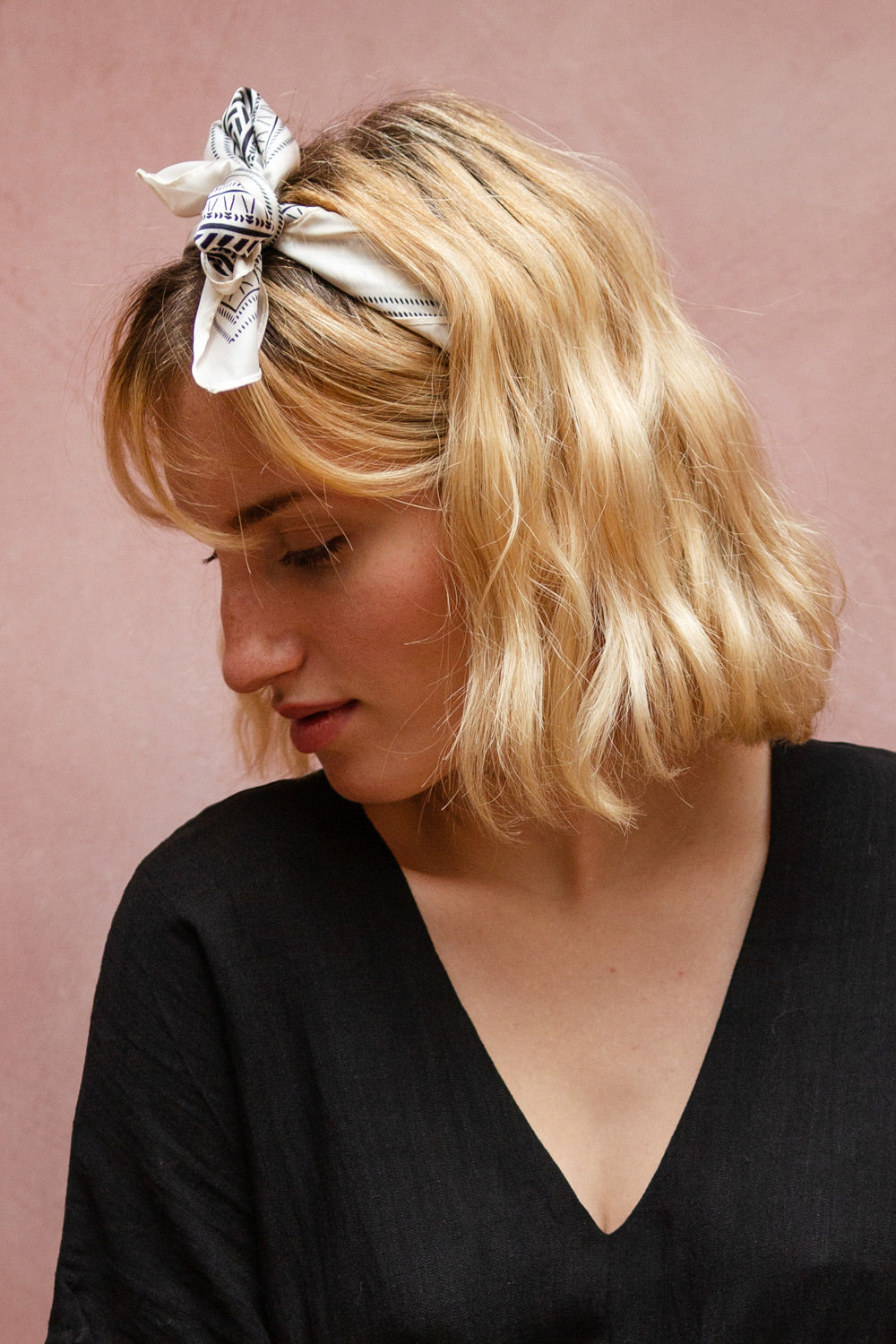 Fornax Beige & Black Patterned Silky Scarf | La petite garçonne model