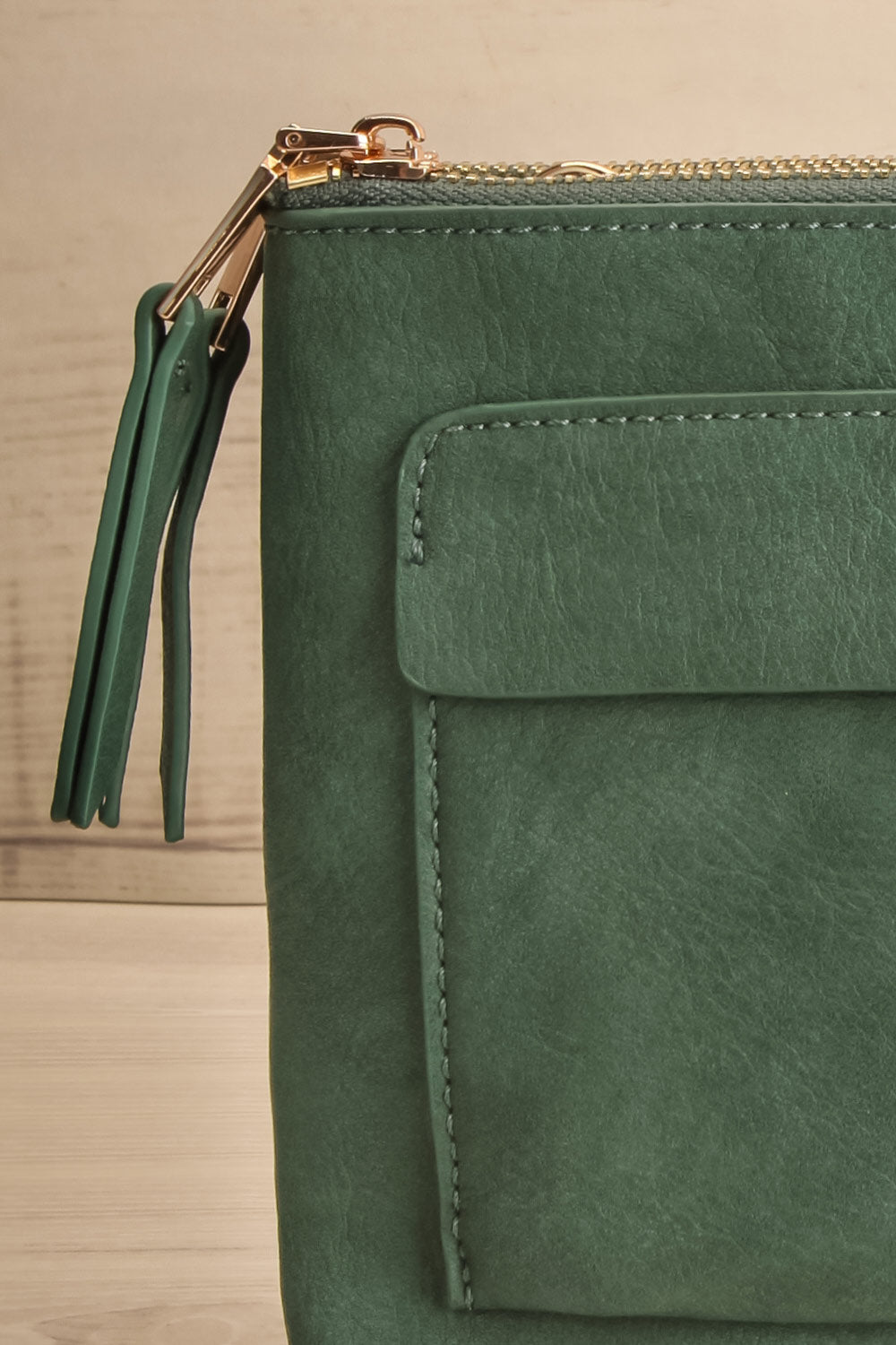 Freya Emerald | Crossbody Bag front close-up
