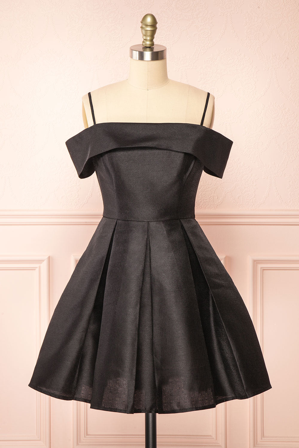 Fuengi Black | Off-Shoulder Short Dress Fuengi Black | Off-Shoulder Short Dress