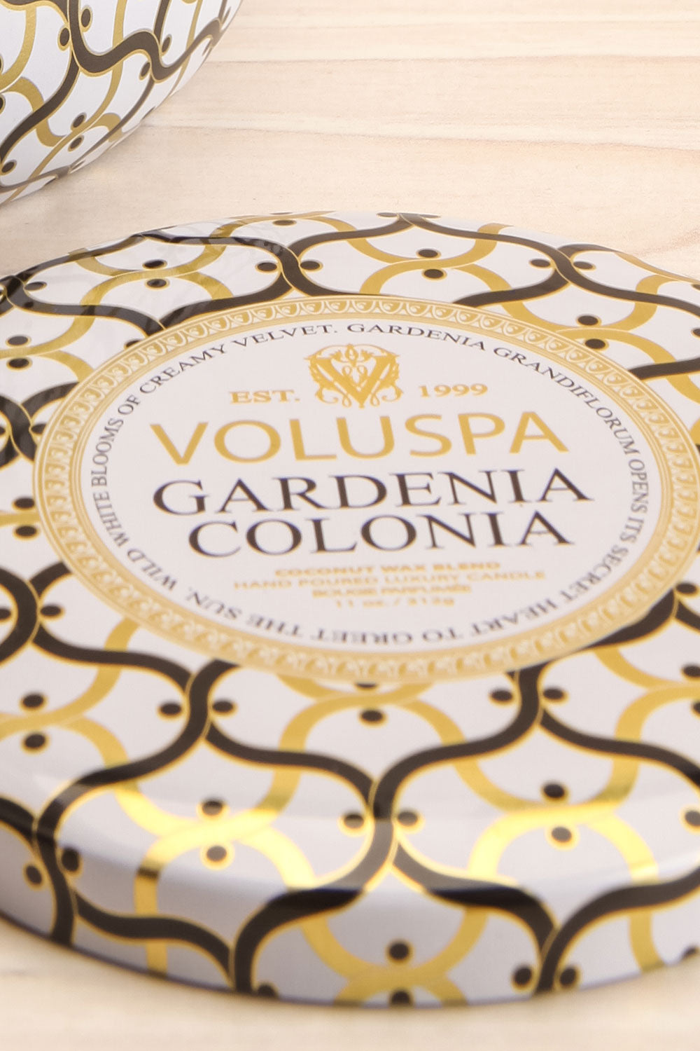 Maison Tin Candle Gardenia Colonia | La petite garçonne lid close-up