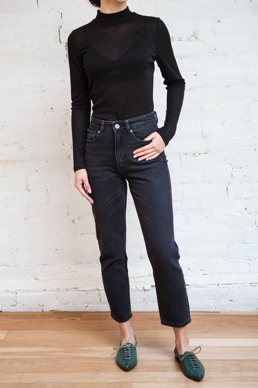 Gniew High Waist Cropped Jeans | La petite garçonne model