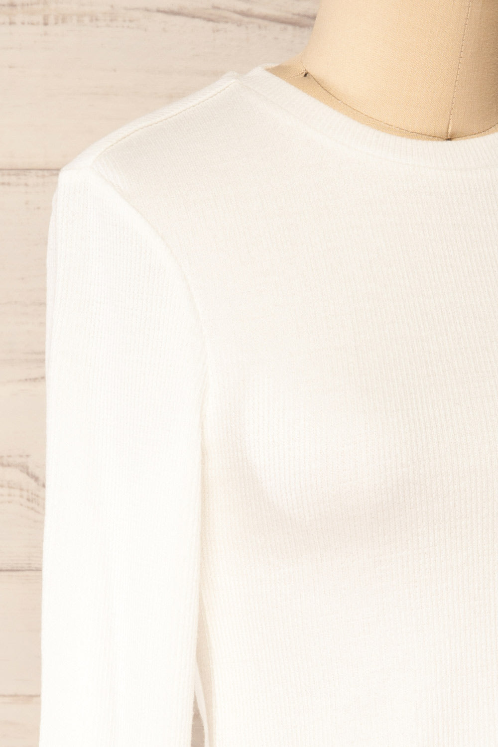 Gialonft White Cropped Long Sleeve Top w/ Ruffles | La petite garçonne side close-up