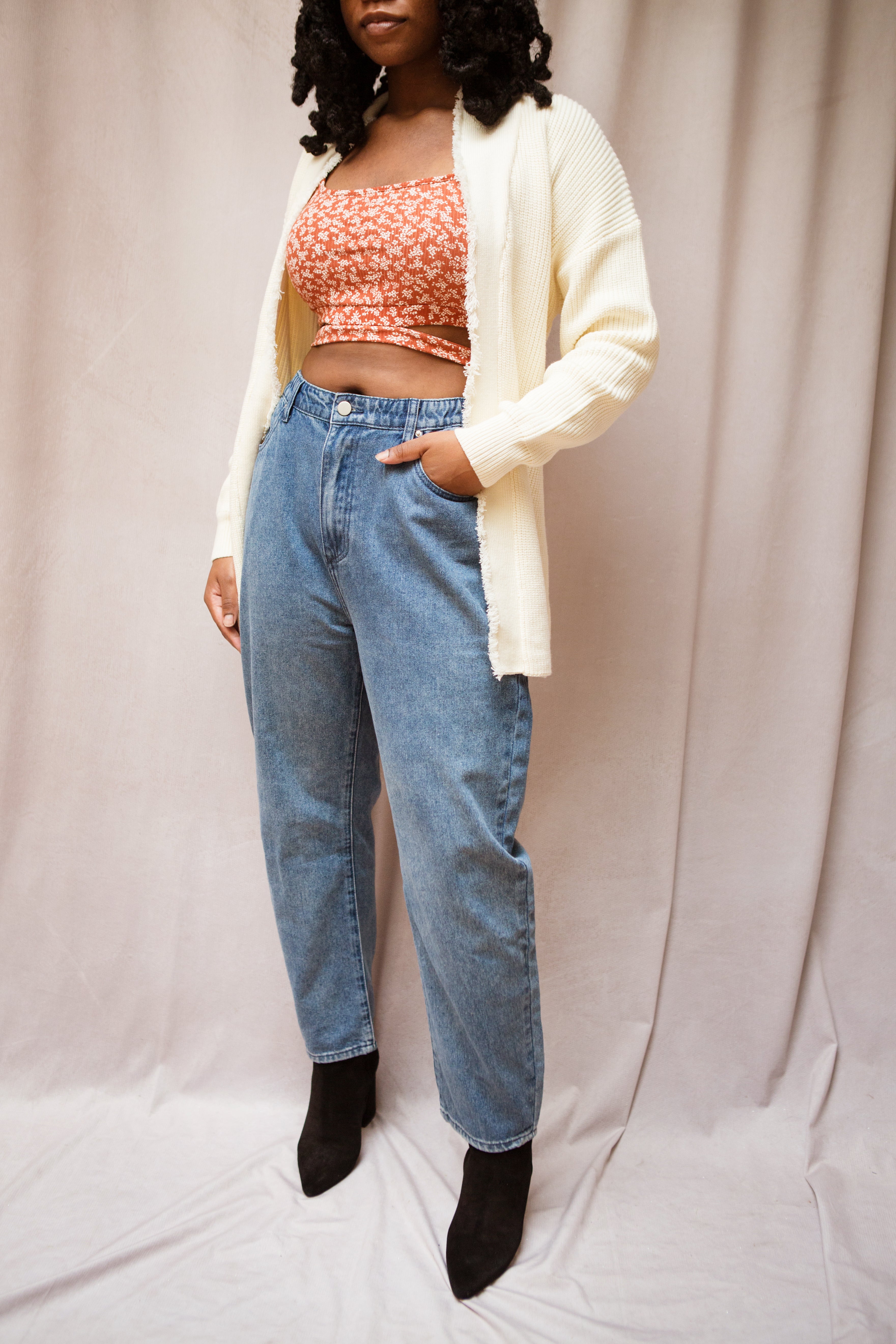 Glione Ivory | Knit Cardigan w/ Belt model