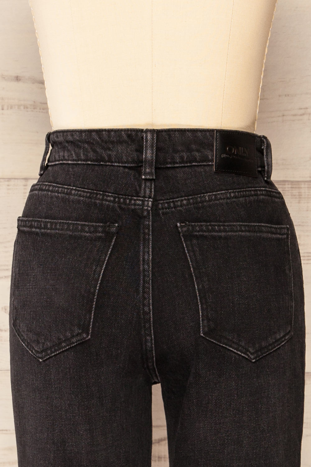 Gniew High Waist Cropped Jeans | La petite garçonne back close-up