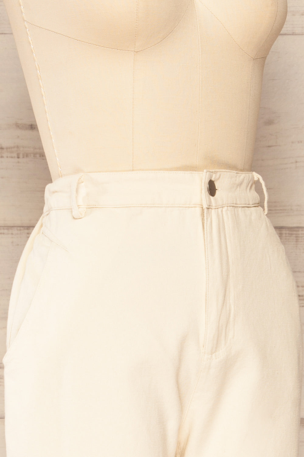 Grazy Ivory Cotton Cropped Mom Jeans | La petite garçonne side close-up