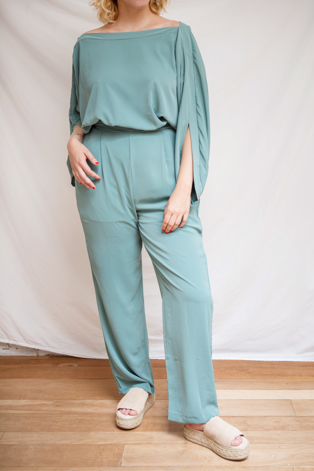 Hanrine Beige Boat Neckline Jumpsuit w/ Pockets | La petite garçonne model