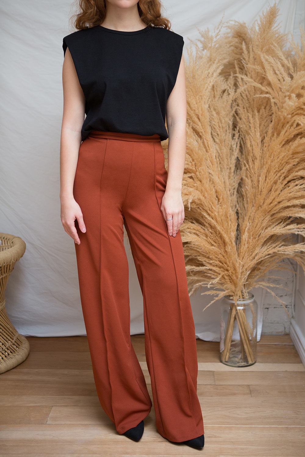 Himera Black Sleeveless Shoulder Padded Top | La petite garçonne on model