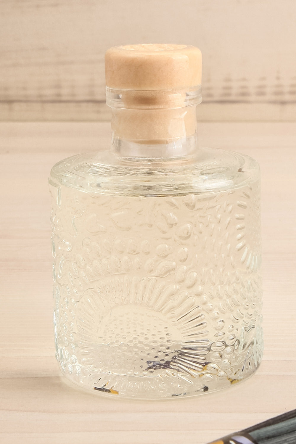 Home Diffuser Apple Blue Clover by Voluspa | La petite garçonne close-up