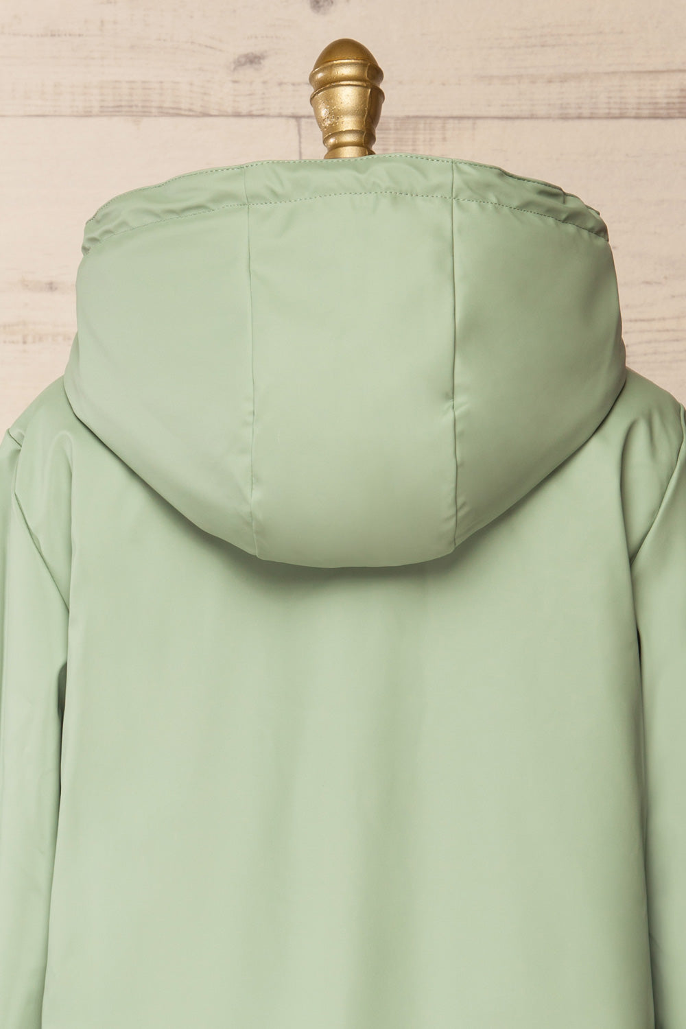 Icewind Sage Button Up Raincoat w/ Sherpa Interior | La petite garçonne back close-up