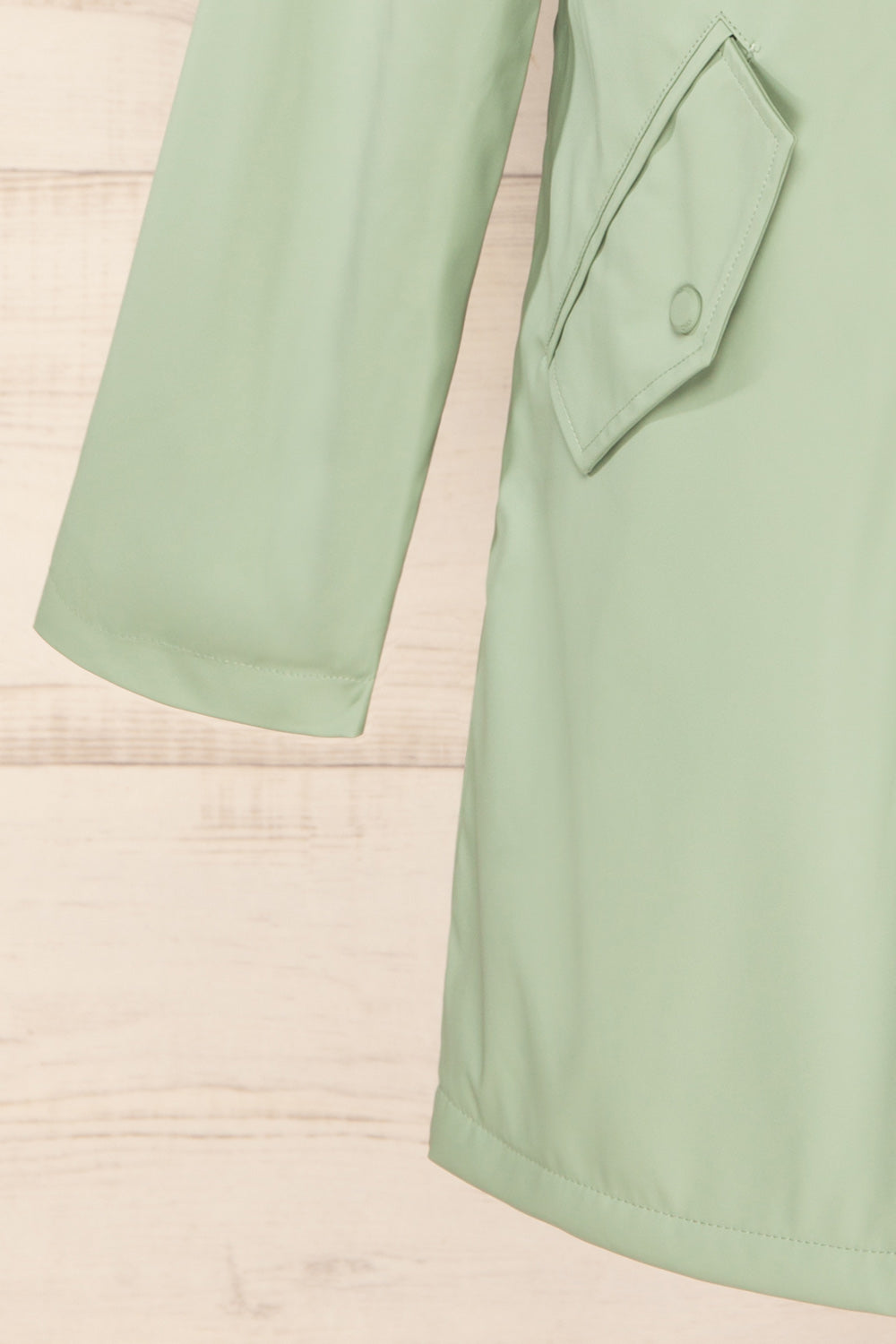 Icewind Sage Button Up Raincoat w/ Sherpa Interior | La petite garçonne sleeve