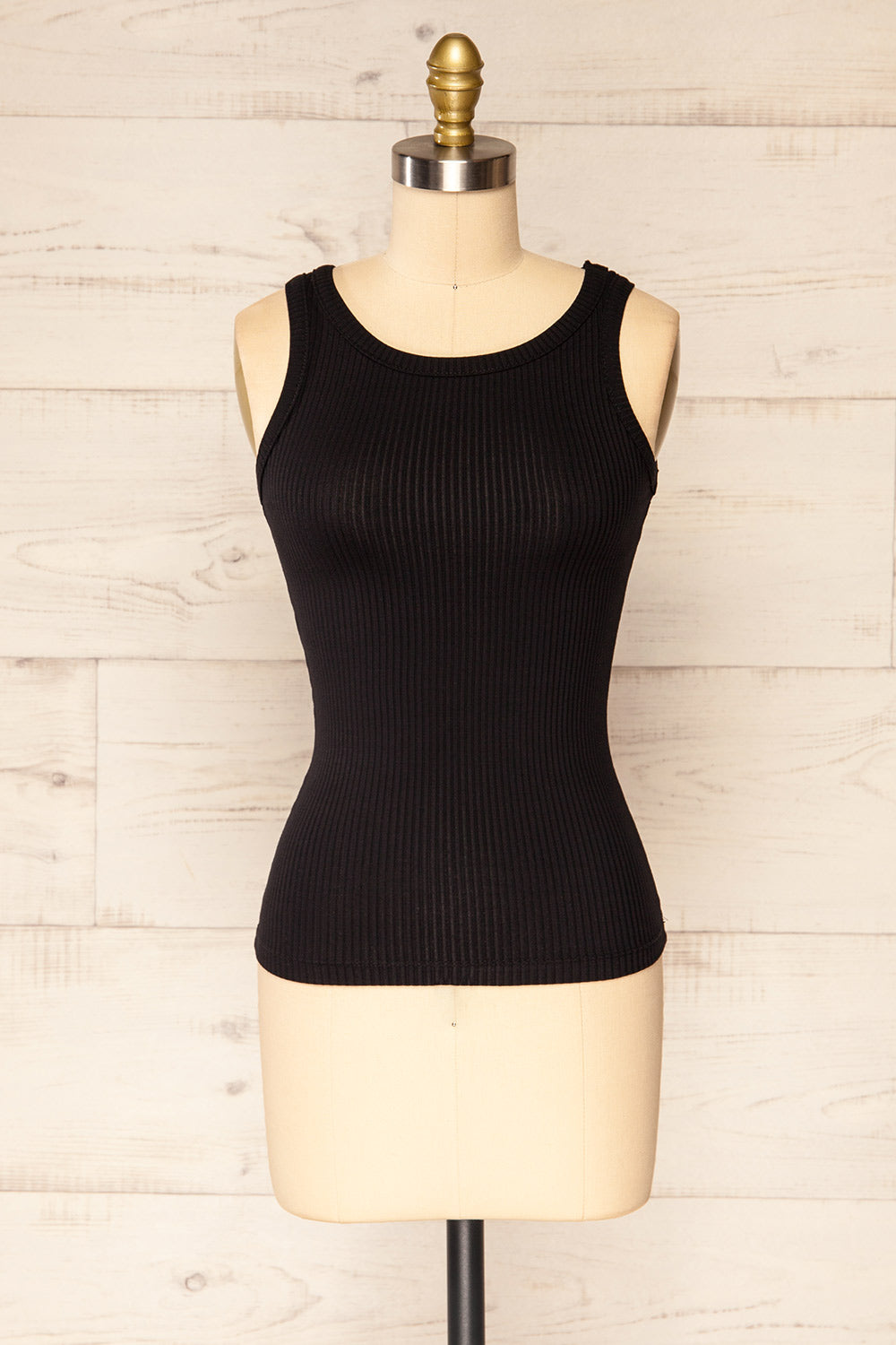 Janee Black Ribbed Cami w/ Round Neck | La petite garçonne front view