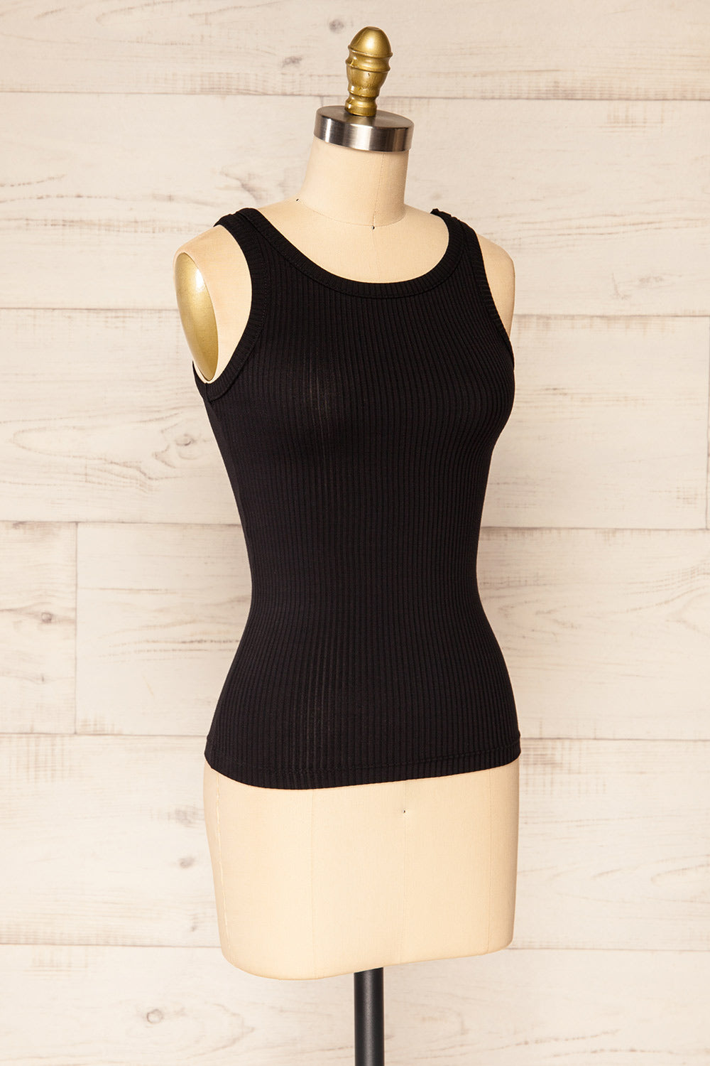 Janee Black Ribbed Cami w/ Round Neck | La petite garçonne side view