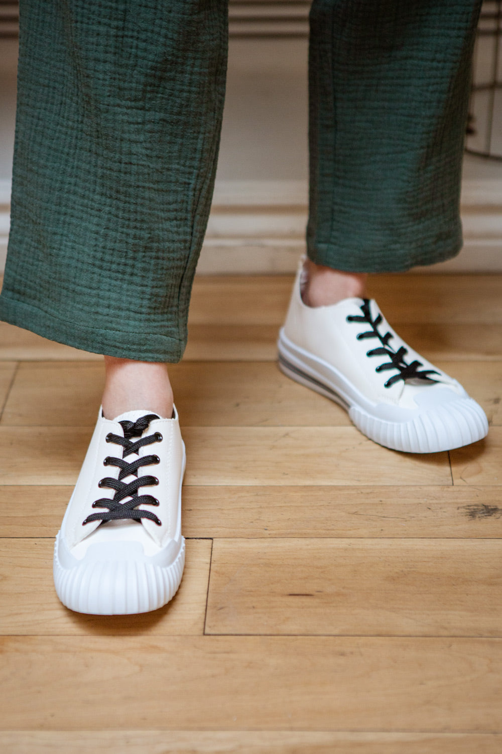 Jappy Black Canvas Lace-Up Sneakers | La petite garçonne model