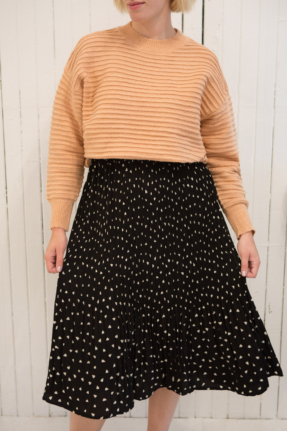 Jastarnia Pink Horizontal Ribbed Sweater | La petite garçonne model