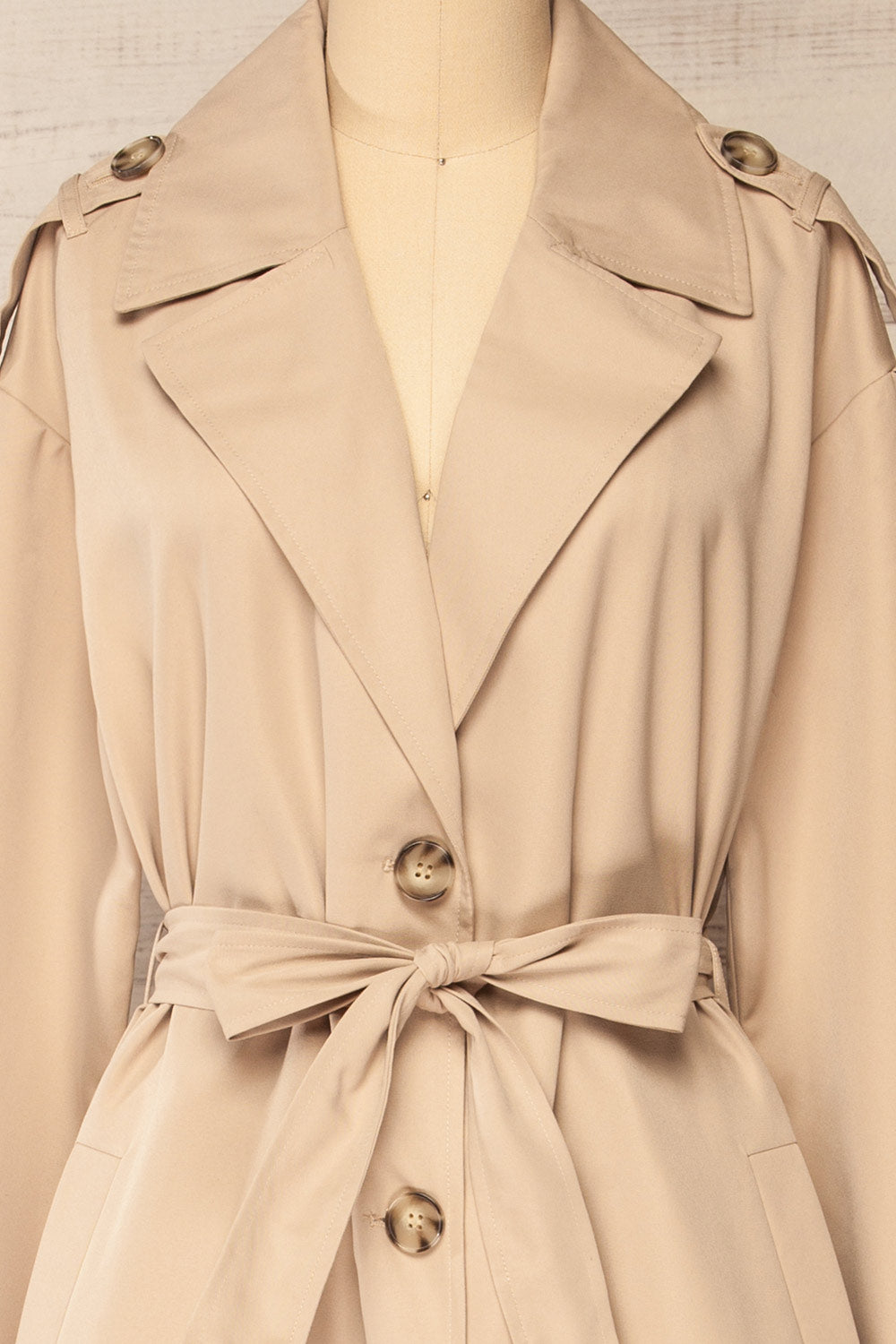 Kacovec Beige Trench Coat w/ Belt | La petite garçonne front close-up