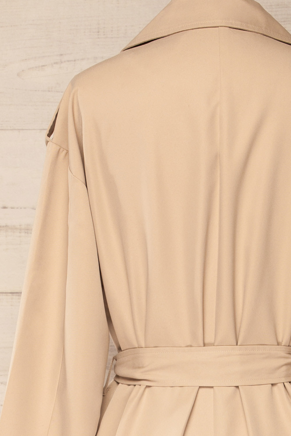 Kacovec Beige Trench Coat w/ Belt | La petite garçonne back close-up