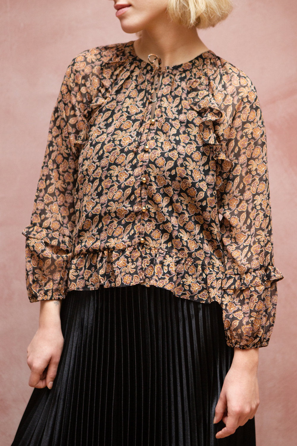 Kalvdans Paisley 3/4 Sleeve Button-Up Blouse | Boutique 1861 model