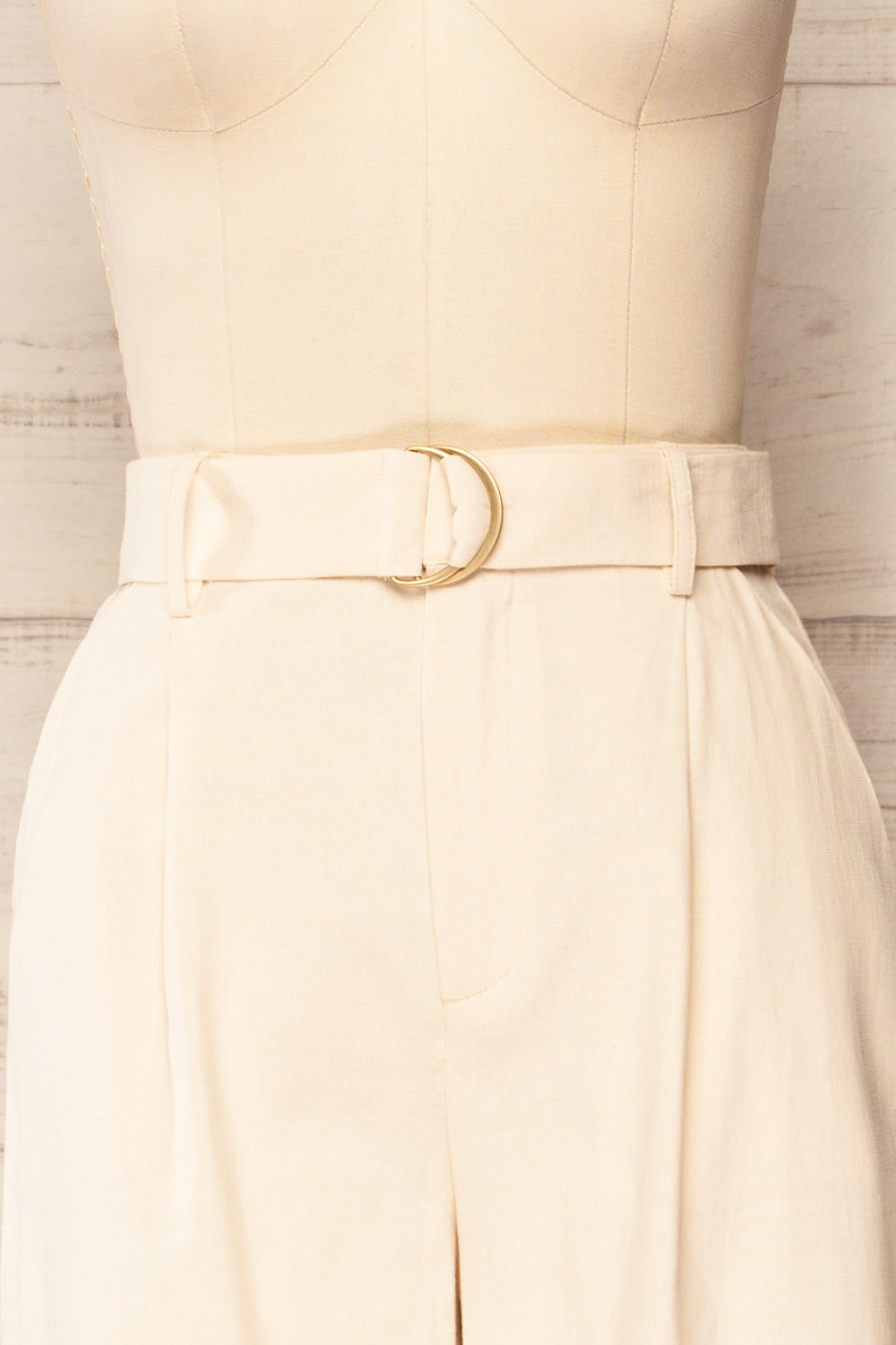 Kandrian High-Waisted Linen Pants w/ Belt front close-up