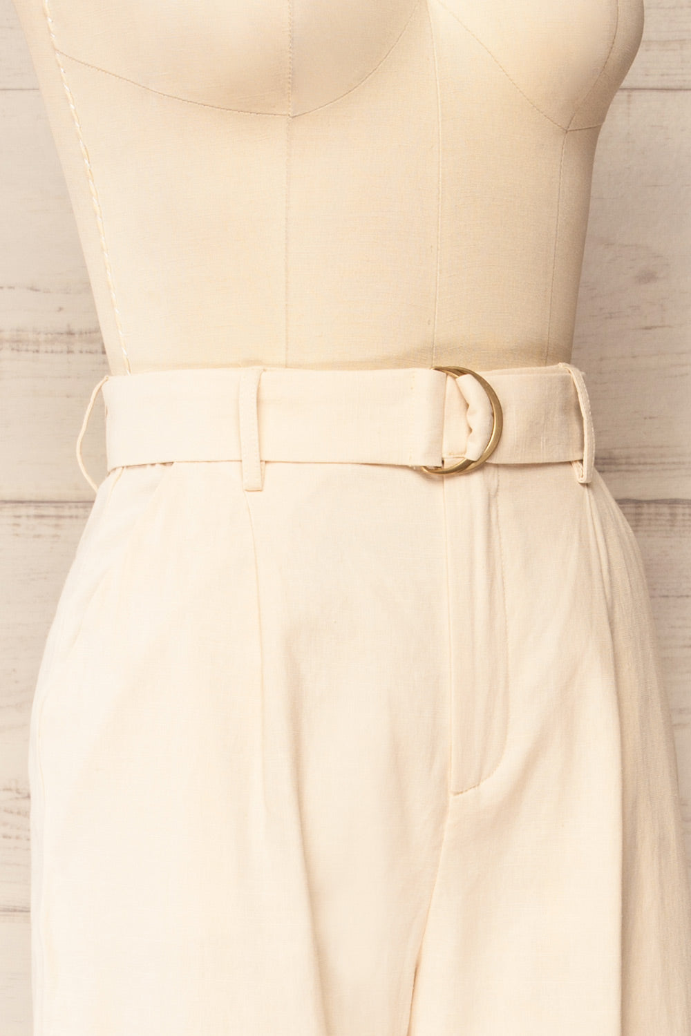 Kandrian High-Waisted Linen Pants w/ Belt side close-up