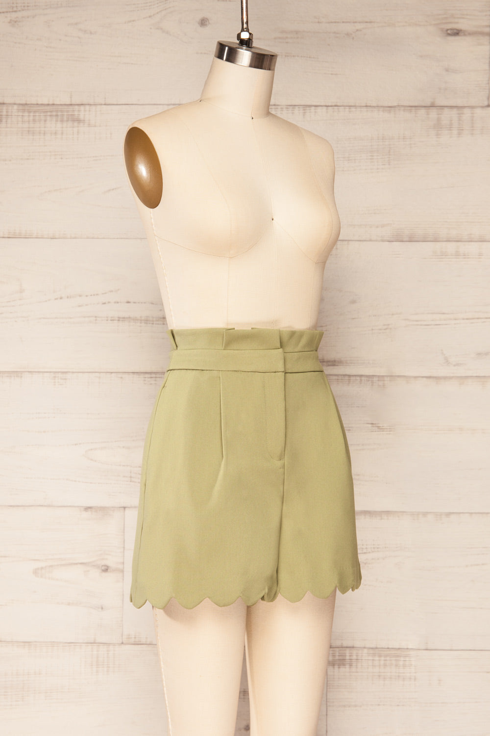 Karaba Sage High-Waisted Shorts w/ Scalloped Hem | La petite garçonne side view