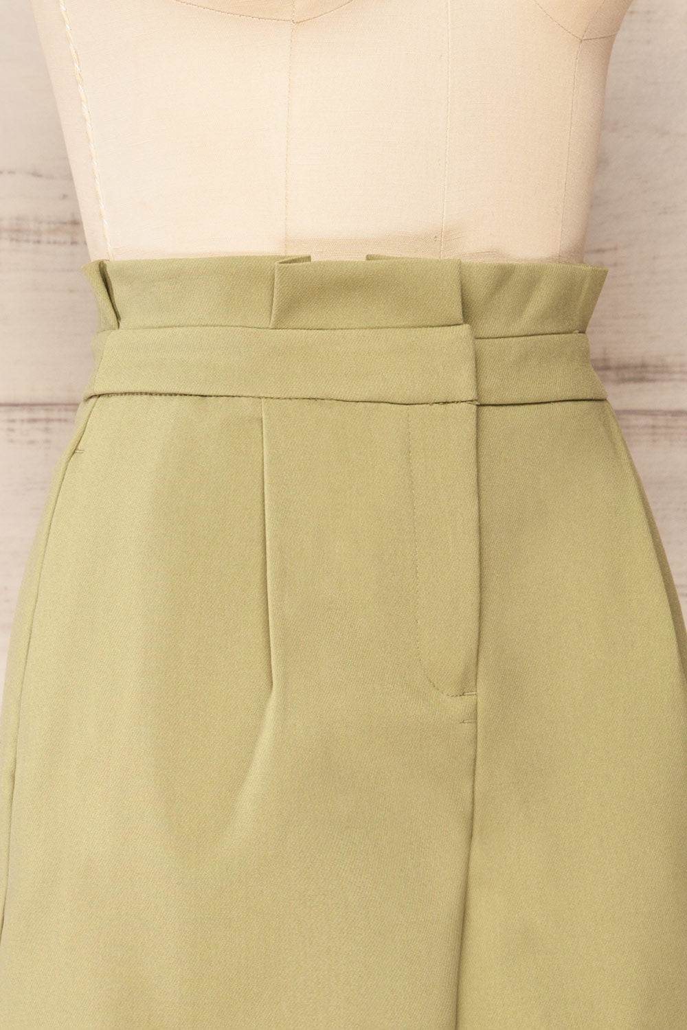Karaba Sage High-Waisted Shorts w/ Scalloped Hem | La petite garçonne side close up