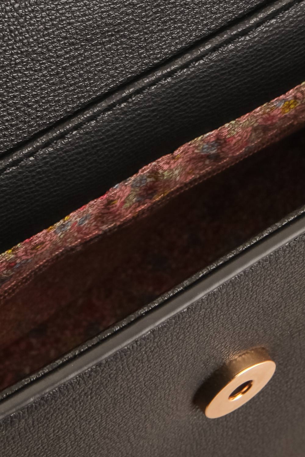 Kenneth Black Half-Moon Crossbody Handbag | La petite garçonne inside close-up