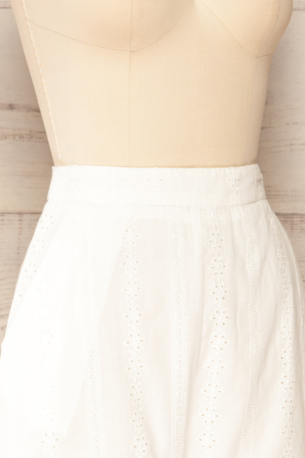 Khori White High-Waisted Embroidered Shorts | La petite garçonne side close-up
