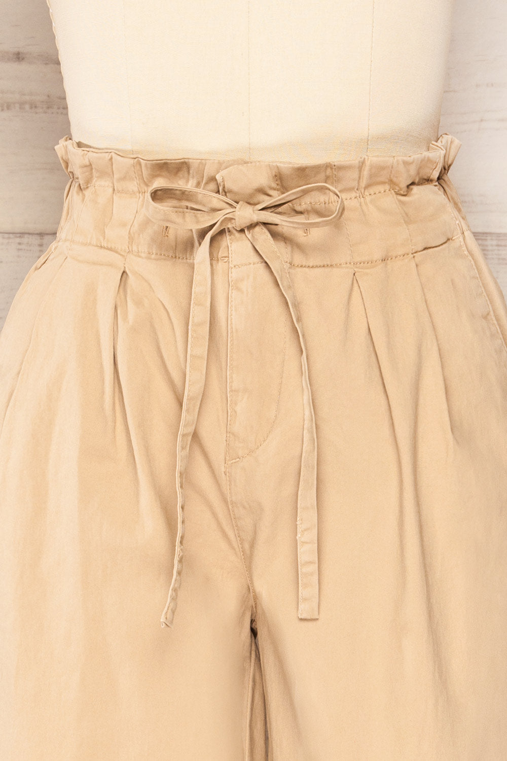 Kiruna Beige Paperbag Straight Leg Pants | La petite garçonne front close up