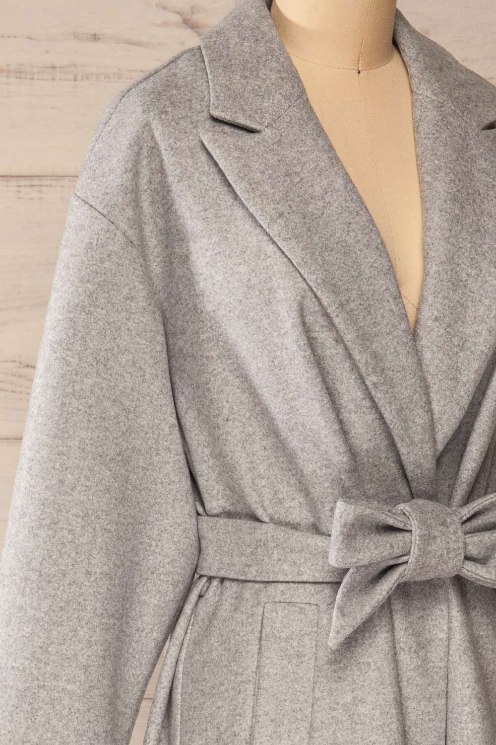 Krzyz Grey Open Felt Coat with Belt | La petite garçonne side close-up