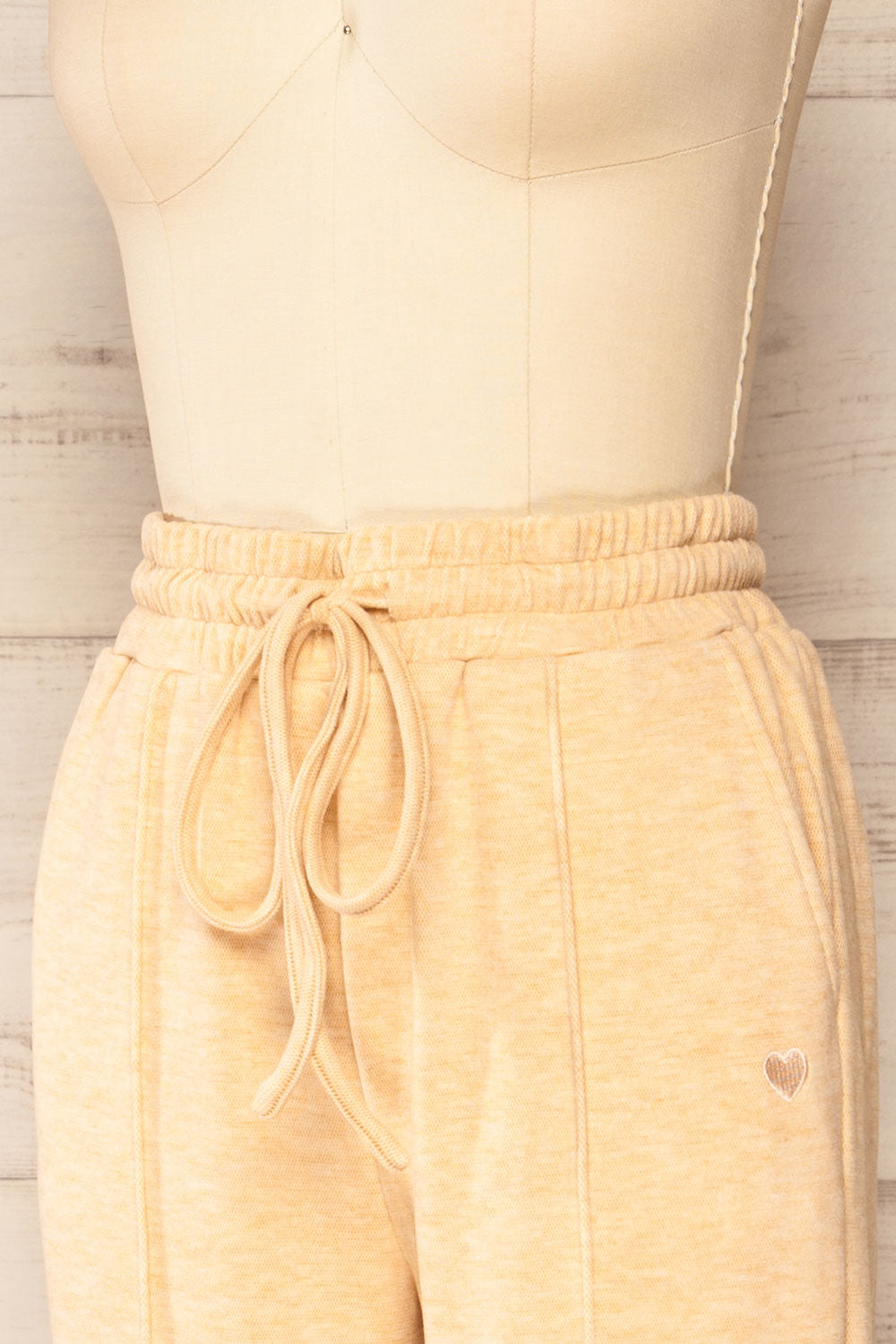 Kumrovec Jogger Pants w/ Drawstring Waistband | La petite garçonne side close-up