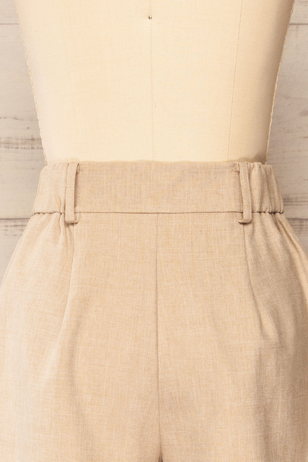 Kunga Beige High-Waisted Shorts w/ Pockets | La petite garçonne back close-up